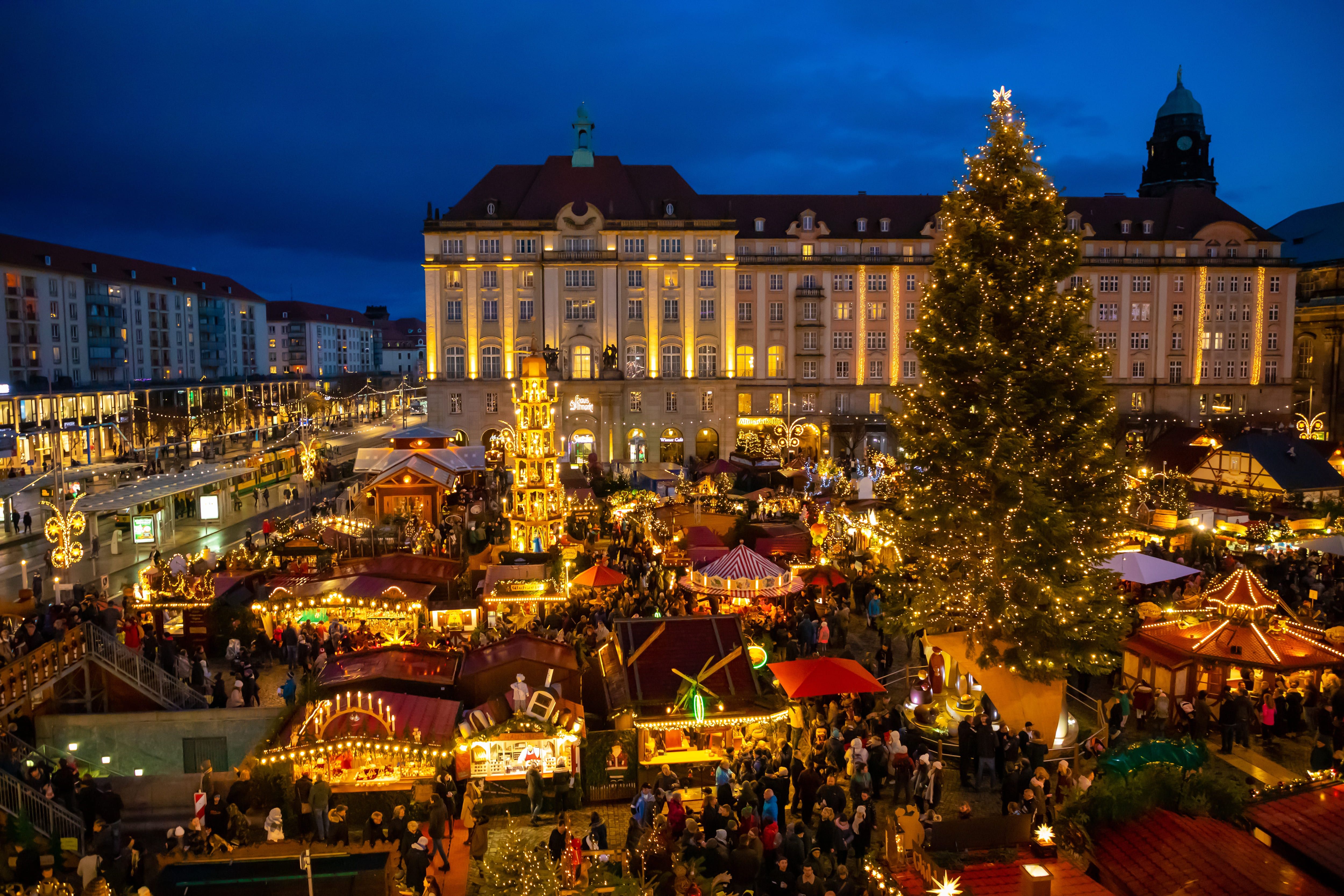 christmas-market-striezelmarkt-in-dresden-germany-2022-11-16-13-38-45-utc (1).jpg