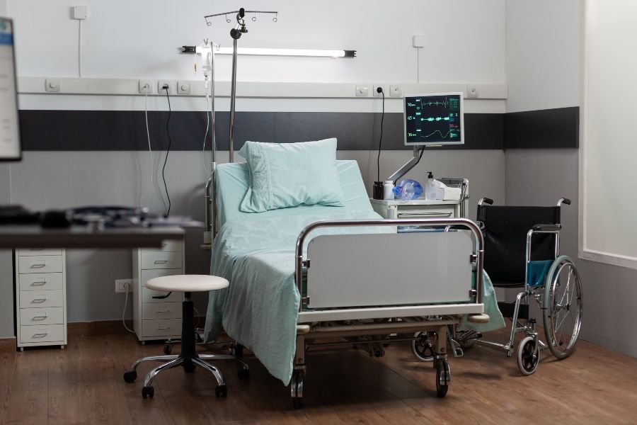 empty-hospital-room-with-nobody-it-having-single-bed - 900x600.jpg