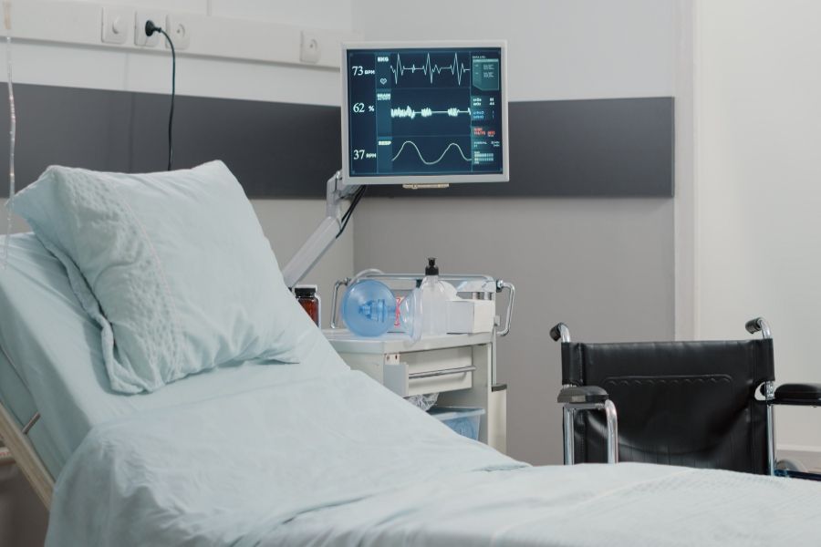 empty-hospital-ward-with-heart-rate-monitor-bed-healthcare-recovery-nobody-emergency-room-with-900x6.jpg